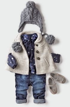 Baby girl fashion Baby Winter Outfits Girl, Winter Outfits Girl, Baby Winter Outfits, Baby Mode, Chic Kids, Outfits Girl, Cool Baby, Baby Jeans, Girls Fall Outfits