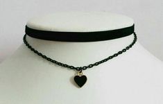 Cute Black Accessories, Emo Accessories, Edgy Jewelry, Pretty Jewelry Necklaces, Black Velvet Choker, Jewelry Accessories Ideas, Girly Accessories