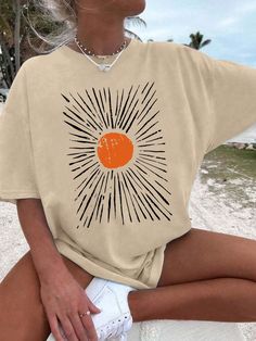 Caqui Casual Collar manga corta Tela Gráfico  Embellished Elástico Ligero Primavera/Verano/Otoño Sun Shirt Design, Women’s Tshirts, Graphic Design T Shirt Ideas, T Shirts For Women Casual, Cute Graphic Tees For Women, Tshirts Cute, Surfergirl Style, Pijamas Women, Cool T Shirt Designs