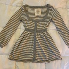 Major Iso! Hoping For An Affordable Price. Please Msg Me If You Have Any Of These! Any Hollister Babydoll Empire Waist. Or Abercrombie. Medium Or Large, But Small Works Too! Empire Waist Shirt, Babydoll Sweater, Rory Gilmore Style, Bella Swan Twilight, Hollister Clothes, Babydoll Tops, Cute Store, Brandy Melville Top, Alice Cullen