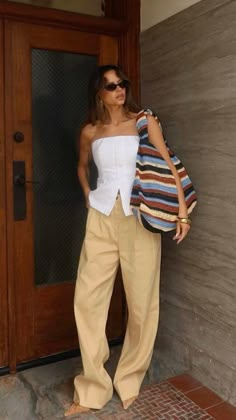 Fashion Outfits Feminine, Lenin Pants, Aesthetic Outfit Ideas For School, Dress Beach Outfit, European Outfits, Australian Winter Fashion, Australian Winter, Outfit Ideas Everyday, Dress Everyday