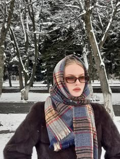 Winter style Scarf Aesthetic, Russian Clothing, Russian Winter, Aesthetic Winter, Winter Girls, Russian Fashion, Outfits Winter, Winter Aesthetic