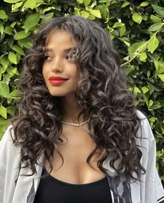 Wavy Hair Color Ideas Brunettes, Long Haircuts Curly Hair, Natural Curly Hair Face Framing Layers, Butterfly Haircut In Curly Hair, Long Fringe Haircut Choppy Layers, Butterfly Haircut Long Hair Curly, 2b Haircuts Long, Long Curly Butterfly Haircut, Brown Curly Hair With Curtain Bangs