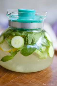 To boost weight loss - 2L water, 1 medium cucumber, 1 lemon, 10-12 mint leaves. steep overnight in fridge and drink every day.  Also great for general detox--including clear skin! Resep Vegan, Sassy Water, Diet Healthy, Idee Pasto Sano