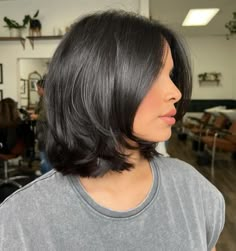 90s Inspired Haircut Medium, Lob Haircut 90s, 90s Italian Bob Haircut, Short Haircut Black Hair, Italian Bob Haircut Straight Hair, 90s Short Bob Round Face, 90s Italian Bob, 90 Bob Haircut, 90s Bob Haircut Bangs