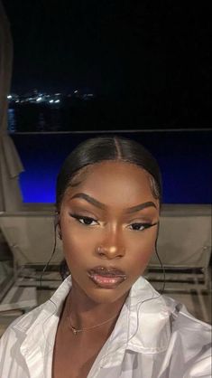 Siren Eye Makeup Black Women, Orange Blush Dark Skin, Makeup Inspo Glam, Skin And Makeup, Mekap Mata, Light Makeup Looks