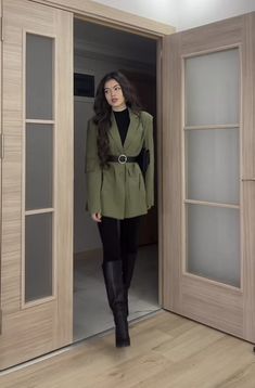 Elegant Outfit Classy Winter, Femenine Outfits Style Winter, Classy Winter Outfits Chic Elegant, Stylish Work Outfits 2024 Winter, Formal Office Outfits Women, Outfit Formal Invierno Mujer, Outfit Formal Invierno, Elegant Winter Outfits Classy, Western Formal Outfits For Women