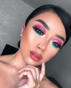 Makeup Cantik, Make Up Designs, Blue Eyeshadow Looks, Eyeshadow For Blue Eyes, Makeup Eyeshadow Palette, Beauty Make-up, Makijaż Smokey Eye, Colorful Eye Makeup