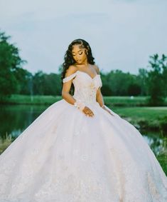 Sweet 16 Dresses Ideas, Sweet 16 Black Girls Dresses, Versace Party, Frog Wedding, Pink Versace, Baddie Ideas, Sweet 16 Pictures, Debutante Dresses