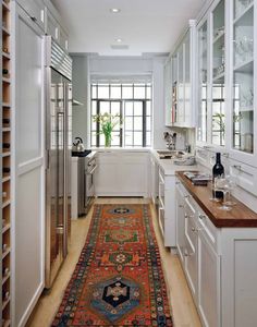 24 Galley Kitchen Ideas - Photo of Cool Galley Kitchens | Apartment Therapy Long Narrow Kitchen, White Kitchen Traditional, Kitchen New York, Narrow Kitchen, Classic Kitchen