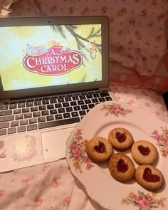 some cookies are on a plate next to a laptop