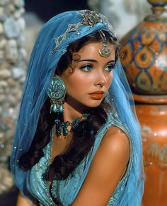 Egyptian Goddess Dress, Classic Hollywood Glamour, Vintage Hollywood Glamour, Poses References, Princess Aesthetic, Sophia Loren, Vintage Hollywood, Fantasy Fashion, Classic Beauty