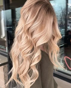 Hot Shot Warm Balayage Finalists 2019 – Behindthechair.com Warm Blonde Hair, Blond Balayage, Warm Blonde, European Hair, Honey Blonde Hair, Strawberry Blonde Hair, Blonde Hair Shades, Blonde Hair Inspiration