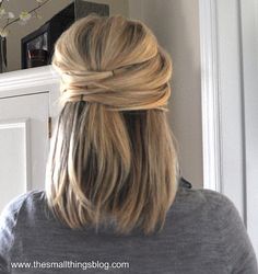 Easy hair style. Pinner says~I tried this one today. It took less than 10 minutes. I curled my hair first with  hot rollers. I got lots of compliments. Love love love it! Fishtail Braid, Penteado Cabelo Curto, Shoulder Length Hair, Hair Skin, Half Up, Hair Day