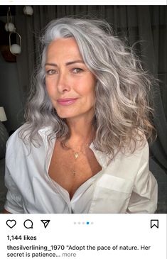 Silver White Hair, Silver Haired Beauties, Gorgeous Gray Hair, Grey Hair Inspiration, Timeless Looks, Haircuts For Women Over 50, Beautiful Gray Hair, Gorgeous Hairstyles, Hairstyles And Haircuts