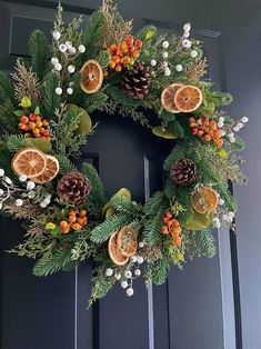 Christmas Floral Wreath, Unique Christmas Wreaths For Front Door, Orange Slice Wreath, Dried Fruit Wreath, Dried Orange Christmas Tree, Dried Orange Wreath, Julkransar Diy, Orange Christmas Tree