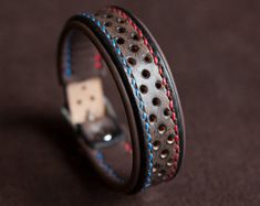 Leather Techniques, Diy En Cuir, Men Rings, Black Leather Bracelet, Leather Ring, Leather Wear, Jewelry For Men, Leather Bracelets