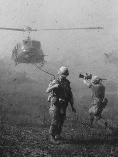 size: 12x9in Photographic Print: Vietnam War US Helicopter Landing Poster by Henri Huet : Vietnam History, Steve Mccurry, Vietnam Vets, History Magazine, Robert Doisneau, Famous Photos, South Vietnam, Combat Art, Us Soldiers