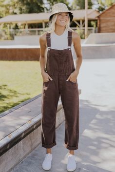 Overalls Outfit, Creation Couture, Fashion Mistakes, Look Vintage, Denim Overalls, In The Winter, Mode Inspiration, Cute Casual Outfits