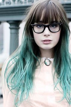 brown hair with light blue dip dye - Google zoeken Teal Hair Color, Bob Pendek, Vivid Hair, Blue Ombre Hair, Aveda Hair, Dip Dye Hair, Teal Hair, Ombré Hair