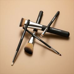 Discover our collection of makeup accessories: professional makeup brushes for perfect application results, small pencils and jumbo crayons sharpeners to keep your pencils always sharp, clean and ready to use, bags to keep your makeup faves in one place, lashes and more.