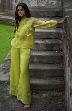 Wedding Ootd, Buy Watch, Mehendi Outfits, Outfits Woman, Dress Book, Anita Dongre, White Maxi Skirts