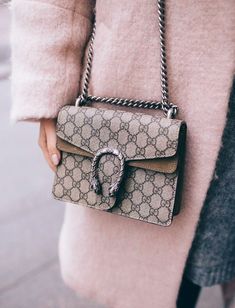 Lux Purse, Gucci Fashion Show, Gucci Bag Dionysus, Street Style Bags, Best Designer Bags, Cheap Purses, Gucci Purses, Popular Handbags