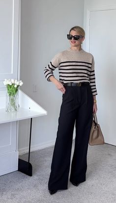 Stripe Pants Outfit, Wide Leg Trousers Outfit, Look Office, Classic Style Outfits, Classy Work Outfits, Casual Chic Outfit, Pantalon Large