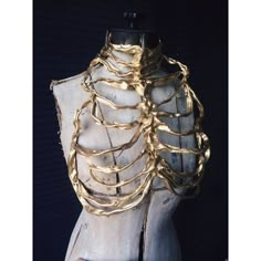 Skeleton Accessories Fashion, Skeleton Jewelry Aesthetic, Gold Ribcage Corset, Ribcage Accessory, Metallic Aesthetic Outfit, Skeleton Ribcage Corset, Diy Ribcage Corset, Ribcage Corset Diy, Ribcage Fashion