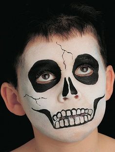 Scary skull Skeleton Face Paint Easy, Ghost Face Paint, Scary Face Paint, Zombie Face Paint, Easy Halloween Face Painting, Skeleton Face Paint, Halloween Makeup For Kids, Makeup Zombie, Halloween Face Painting