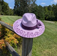 This lavender hand burnt wide brim fedora would make a perfect addition to any nature lover's wardrobe. The faux suede lavender material burns a dark purple allowing the design to stand out. Around the entire brim of the hat I hand burnt and shaded blooming clover plants. The design is original and completely free-handed. To complete the hat I made a hat band out of deep purple velvet material and finished it with a bow. Hat Materials: polyester Hat fits most with an adjustable tie band inside Size: 56-58cm Wide Brim: roughly 4 inches *Disclaimer* colors may vary slightly from screen to screen Gifts For Grandmother, Clover Plant, Clover Gifts, Cottagecore Gifts, Boho Cowgirl, Painted Hats, Hat Fits, Wide Brim Fedora, Cowgirl Hat