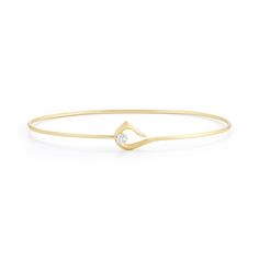 Resembling a navy hook, this Penelope Hook Bangle is crafted with a flexible wire and a single 0.11ct round, brilliant-cut diamond as its closure. MATERIALS & MEASUREMENTS Handcrafted in 18K Gold Diamond: 0.11 Total Carat Weight Available as Matte Finish or High Polish Made in New York STYLE JT1058C