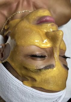 Known from the time of Cleopatra to it's ground-breaking benefits, 24K gold enables firmness, lifts, brightens, and calms the skin. This rich, spoiling treatment lessens the appearance of fine lines and wrinkles, leaving the skin smooth, firm, hydrated, radiant and renewed. Hydrojelly Mask, Mask Bowl, Jelly Mask, Silicone Masks, Silicone Bowl, Gold Mask, Ground Breaking, Scar Tissue, Sherman Oaks