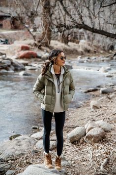 how to battle the winter blues - Lauren Kay Sims Hiking Date Outfit, Winter Camping Outfits, Trekking Outfit, Cute Hiking Outfit, Outfit Date, Look Boho Chic, Hiking Outfit Fall, Walking Outfits