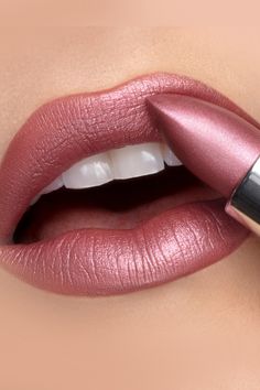 Satin Shimmer Lipstick in 'Dahling Creme' being applied to lips Janice Core, Pretty Lipstick Colors, Pretty Lipstick, Mauve Lipstick, Shimmer Lipstick, Gentle Facial Cleanser, Creamy Lipstick, Matte Lipsticks, Sea Colour