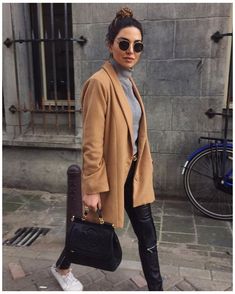 Grey Turtleneck Outfit, Amsterdam Street Style, 10 Winter Outfits, Mantel Outfit, Negin Mirsalehi, Turtleneck Outfit, Womens Fashion Casual Fall, Womens Fashion Casual Winter, Womens Fashion Casual Spring