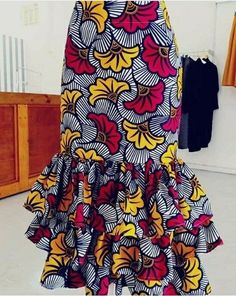 This is a floral kitengi print Chitenge Skirts Designs, Long Chitenge Skirts, Ankara Skirts Designs, Chitenge Skirts, Ankara Skirt Styles, Ankara Skirts, Skirt Styles, Makeup Black Women, African Print Skirt