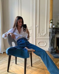 How To Style Flares, Style Flare Jeans, Flare Jeans Outfit, Black Bootcut Jeans, Looks Jeans, Blue Jean Outfits, French Girls, Jean Trends