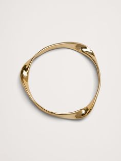 Our playful brass Mobius Bangle is adorned with a trio of curvy half twists.  Stacking multiples increases the fun.  Diameter: 2. 875" Visualization Board, Fashion Png, Party Sale, Jewelry And Accessories, Sales Gifts, Things To Buy, Jewelry Inspiration, Beautiful Jewelry, Banana Republic