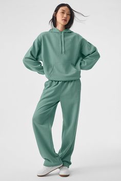 Okay, so we’re pretty much obsessed with this new, straight-leg version of the Accolade Sweatpant — it’s a super soft, leveled-up classic with a chrome Alo logo detail and powerful, performance tech for studio & street. Wear it in cold weather with a bold jacket and transition to warmer weather with slides. Find your fit and see all the ways to style it. EXPLORE ACCOLADE. Aritzia Sweatsuit, Accolade Sweatpant, The Accolade, Sweat Set, Womens Capris, Alo Yoga, Yoga Wear, Short Tops, Suits For Women