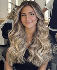 Blonde With Dark Underneath, Medium Blonde Balayage, Carmel Brown Hair, Blonde Hair Color Balayage, Beige Blonde Balayage, Fall Blonde Hair Color, Medium Length Wavy Hair, Hair Color Pictures, Hair Change