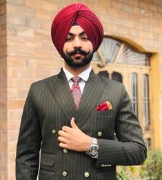 Punjabi Kurta Pajama Men, Boys Wedding Outfit, Casual Wedding Suit, Punjabi Kurta, Singh Street Style, Mens Suit Colors, Sardar Fashion, Pajama Men, Velvet Dinner Jacket