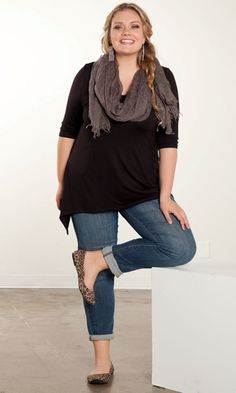 Plus Size Comfy Casual Outfits, Midsize Women, Nyc Streets, How To Wear A Scarf, Country Concerts, Long Skirts, Moda Plus, How To Wear Scarves, Plus Size Fashion For Women