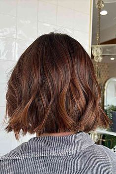 Full Balayage Short Bob with Auburn Tones Ombre Hair Color On Short Hair, Highlights Brown Hair Bob, Auburn Hair Bob, Bob Balayage Brunette, Auburn Hair Ideas, Short Auburn Hair, Natural Auburn Hair, Auburn Hair Color Ideas, Brown Auburn Hair