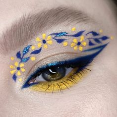 Bird Inspired Makeup, Sun Inspired Makeup, Creative Makeup Ideas Art Inspiration, Character Inspired Makeup, Makeup Looks Unique, Creative Makeup Looks Inspiration, Vampire Bride, Cute Eye Makeup, Face Art Makeup