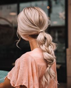 Date night look 2! 💗 We love this twisted pony for a fun night out. Swipe to see the videos! Let us know if you have any questions in the… Date Night Hair, Luxy Hair, Smink Inspiration, Braided Ponytail Hairstyles, Trending Hairstyles, Long Blonde Hair