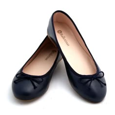 Classic Footwear Women, Shoes Classic Women, Black Shoes For School, Flat Black Shoes, Black Shoes For Women, Black School Shoes, Black Leather Shoes Women, Black Flat Shoes, Shoes For School