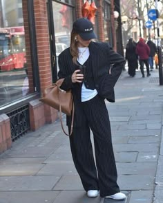 Pin Stripe Pants Outfit, Stripped Pants Outfit, Pinstripe Trousers Outfit, Striped Trousers Outfit, Pinstripe Suit Women, Pinstripe Pants Outfit, Pinstripe Pants Women, Tailored Pants Outfit, Trousers Women Outfit