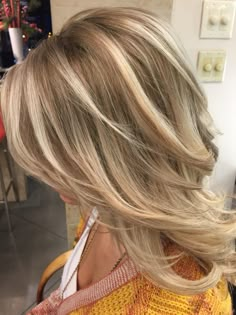 Blond Highlights For Women Over 50, Blonde Hair With Low Lights Caramel, Fall Highlights For Blondes, Blonde Hair Over 50, Blonde Layered Hair, Fall Blonde Hair, Red Blonde Hair, Cool Blonde Hair