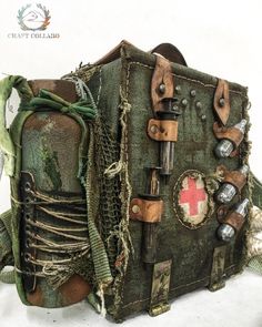 Post Apocalyptic Medic, Apocalypse Bag Aesthetic, Post Apocalyptic Decoration, Apocalypse Medic, Apocolypse Aethstetic Outfit, Apocolypse Aethstetic Clothes, Apocalyptic Backpack, Postapocaliptic Outfits, Apocalypse Accessories